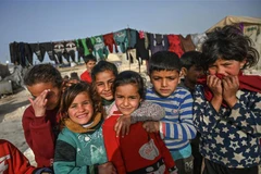 Trẻ em tại một trại tị nạn ở Kafr Lusin, tỉnh Idlib, Tây Bắc Syria. (Ảnh: AFP/TTXVN)