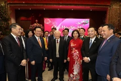 Tổng Bí thư, Chủ tịch nước Nguyễn Phú Trọng với các đại biểu tại Thành uỷ Hà Nội. (Ảnh : Trí Dũng/TTXVN)