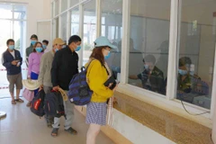 Người dân làm thủ tục xuất nhập cảnh tại Trạm Kiểm soát Biên phòng (Đồn Biên phòng Cửa khẩu Quốc tế Lệ Thanh). (Nguồn: baogialai.com.vn)