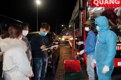 Đối với hoạt động vận tải khách đường bộ liên tỉnh, Quảng Ninh cho phép xe khách hoạt động trên các tuyến Quốc lộ 10, 18, 4B và cao tốc Hạ Long-Hải Phòng. (Ảnh: Văn Đức/TTXVN)