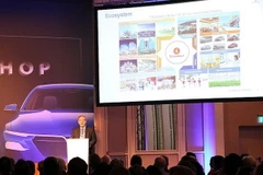 Tại hội thảo, ông James DeLuca - Tổng giám đốc Công ty VinFast đã giới thiệu với các nhà cung cấp quốc tế về Công ty mẹ - Tập đoàn Vingroup và sứ mệnh, tầm nhìn của dự án VinFast.