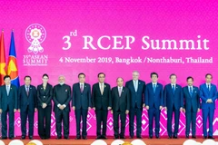 Lãnh đạo các nước thành viên Hiệp định Đối tác Kinh tế Toàn diện khu vực (RCEP) chụp ảnh chung tại Hội nghị thượng đỉnh RCEP lần thứ 3 ở Bangkok, Thái Lan, ngày 4/11/2019. (Ảnh: AFP/TTXVN)