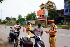 Công an tỉnh Thái Nguyên thực hiện tuần tra kiểm soát điều kiện hoạt động của các phương tiện giao thông. (Ảnh: TTXVN)