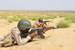 Binh sỹ Chính phủ Yemen gác tại một điểm chốt ở tỉnh Hajjah. (Ảnh: THX/TTXVN)