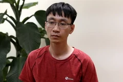 Đối tượng Dương Minh Phú tại cơ quan điều tra. (Ảnh: TTXVN phát)