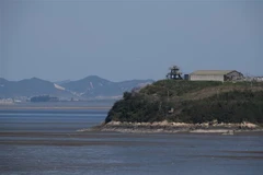 Một chốt canh gác của Hàn Quốc ở Khu phi quân sự (DMZ), giáp giới với Triều Tiên. (Ảnh: AFP/TTXVN)