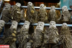 Chiêm ngưỡng những bức tượng chân dung cổ quái và kỳ lạ từ gốc tre