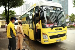 [Photo] Công an Hà Nội kiểm soát xe khách để phòng, chống dịch 