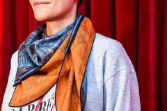 Khăn lụa hai mặt - Kiệt tác gây kinh ngạc toàn thế giới của Hermès