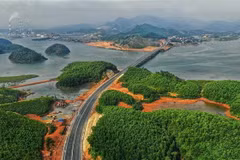 Tuyến cao tốc Hạ Long-Vân Đồn (Quảng Ninh) với tổng chiều dài gần 60km. (Ảnh: TTXVN phát)