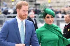 Meghan Markle trở lại London với những bộ cánh "gây thương nhớ"