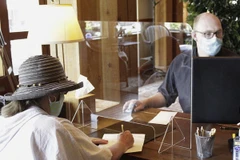 Đăng ký tại một khách sạn ở Cannon Beach, Oregon. (Nguồn: AP)