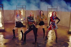 Ban nhạc BLACKPINK trong MV.