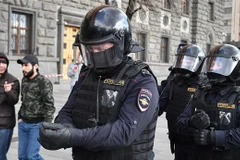 Cảnh sát Nga tuần tra tại thủ đô Moskva. (Ảnh: AFP/TTXVN)