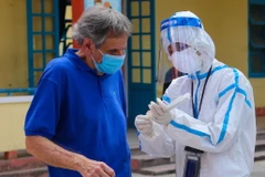 [Photo] Đà Nẵng xét nghiệm sàng lọc giúp người nước ngoài an tâm