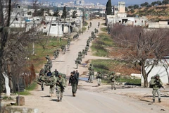 Binh sỹ Thổ Nhĩ Kỳ được triển khai tại làng Qaminas, cách thành phố Idlib của Syria 6km về phía đông nam. (Ảnh: AFP/ TTXVN)