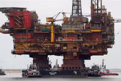 Giàn khoan dầu của hãng Shell. (Ảnh: AFP/TTXVN)