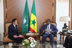 Đại sứ Nguyễn Thành Vinh hội kiến Tổng thống nước Cộng hòa Senegal Macky Sall. (Ảnh: Tấn Đạt/TTXVN)