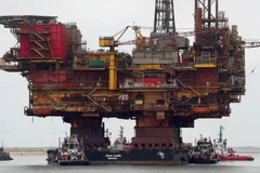 Giàn khoan dầu của Hãng Shell. (Ảnh: AFP/TTXVN)