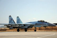 Máy bay Sukhoi Su-35 của Nga hạ cánh xuống căn cứ không quân Hmeimim ở Latakia, Syria, ngày 26/9/2019. (Ảnh: AFP/TTXVN)