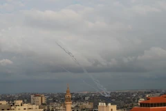 Rocket được bắn từ dải Gaza về phía Israel ngày 24/2/2020. (Ảnh: THX/TTXVN)