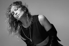 "Học lỏm" bí quyết giữ gìn sắc vóc của bà mẹ 51 tuổi Jennifer Lopez