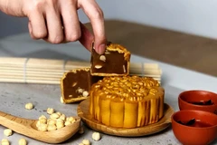 Bạn đã biết cách ăn bánh Trung Thu như thế nào cho đúng?