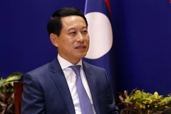 Bộ trưởng Ngoại giao Lào Saleumsay Kommasith trả lời phỏng vấn. (Ảnh: Thu Phương/TTXVN)