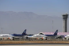 Máy bay của hãng hàng không LATAM tại sân bay quốc tế Santiago, Chile ngày 24/3/2020. (Ảnh: AFP/TTXVN)