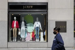 Một cửa hàng quần áo ở New York, Mỹ ngày 4/5/2020. (Ảnh: THX/TTXVN)