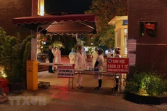 Điểm chốt Kiểm tra tại Bệnh viện Trẻ em. (Ảnh: TTXVN/phát)