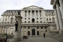 Quang cảnh bên ngoài Ngân hàng Trung ương Anh ở London ngày 30/3/2020. (Ảnh: AFP/TTXVN)