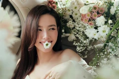 Thay vì trang điểm cầu kỳ, hoa hậu sinh năm 1998 chọn trở về với nét nhẹ nhàng để tôn lên vẻ đẹp trong trẻo. (Ảnh: Vietnam+)