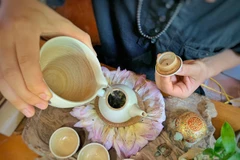 Trà sen sớm, một trong những nét đẹp văn hóa của Hà Nội. (Ảnh: Mai Mai/Vietnam+)