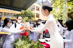 Bảo Ngọc tham gia hoạt động của “Earth Day-Everyday.” (Ảnh: PV/Vietnam+)
