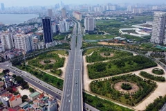 Đường Võ Chí Công nối cầu Nhật Tân với trung tâm thành phố Hà Nội. (Ảnh: Huy Hùng/TTXVN)