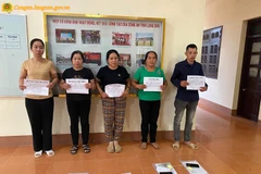 Nhóm đối tượng đánh bạc bị lực lượng Công an bắt giữ. (Nguồn: Công an Lạng Sơn)