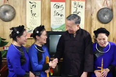 Nhân chuyến thăm và làm việc tại tỉnh Cao Bằng, tối 9/6, Chủ tịch nước Tô Lâm đến thăm và tiếp thân mật nhân dân xóm Pác Bó, xã Trường Hà, huyện Hà Quảng. (Ảnh: Nhan Sáng/TTXVN)