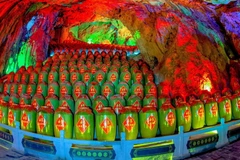 Sự phát triển mạnh mẽ của rượu, du lịch, thương mại điện tử và các ngành công nghiệp khác góp phần vào sự phát triển kinh tế địa phương. (Ảnh: TTXVN phát)