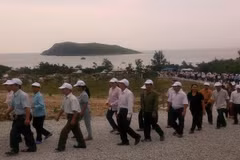 Hàng vạn người dân viếng mộ Đại tướng Võ Nguyên Giáp 