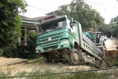 Sập cầu ở Yên Bái do xe ôtô quá tải cố tình chạy qua