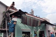 Hà Tĩnh: Lốc xoáy làm 1 người chết, hơn 300 nhà tốc mái