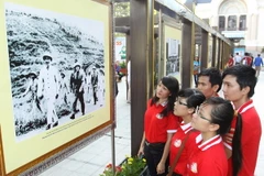 Khai mạc Triển lãm kỷ niệm 124 năm Ngày sinh nhật Bác