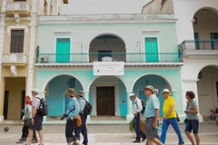Du khách Mỹ thăm quan thủ đô La Habana, Cuba. (Nguồn: AFP/TTXVN)