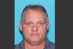 Cảnh sát điều tra tại hiện trường vụ xả súng ở trường cấp 3 Marjory Stoneman Douglas ngày 15/2. (Nguồn: THX/TTXVN) 