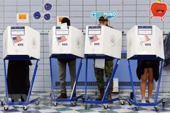 Cử tri Mỹ bỏ phiếu bầu Quốc hội giữa nhiệm kỳ tại điểm bầu cử ở Manhattan, New York, ngày 6/11/2018. (Ảnh: THX/ TTXVN)