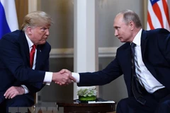 Tổng thống Nga Vladimir Putin (phải) và Tổng thống Mỹ Donald Trump tại hội nghị thượng đỉnh ở Helsinki, Phần Lan ngày 16/7. (Ảnh: AFP/TTXVN)