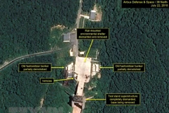 Hình ảnh do trang mạng 38 North ghi lại cho thấy hoạt động tháo dỡ các cơ sở của bãi thử hạt nhân Sohae ngày 22/7. (Nguồn: EPA/TTXVN)