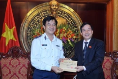 Tăng ni, phật tử tại Pháp gửi tiền quyên góp ủng hộ cảnh sát biển 