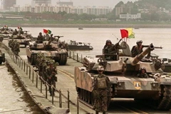 Một người Mỹ bị bắt khi tìm cách bơi sang Triều Tiên gặp Kim Jong-un 